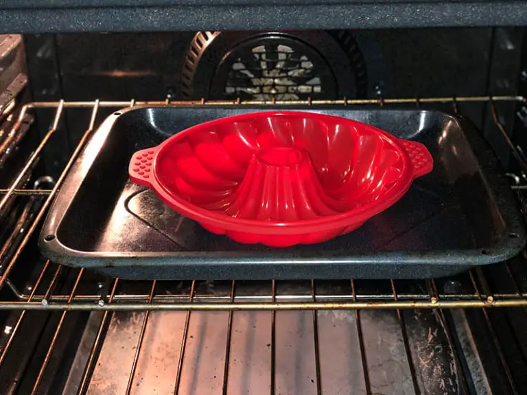How to Use Silicone Bakeware 14 Baking Tips and Tricks Baking Nook
