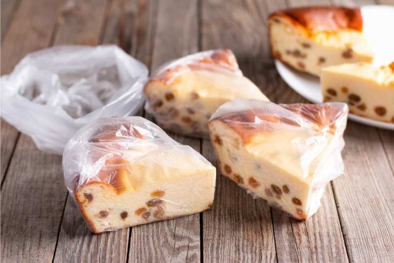 How Long Can Cheesecake Last in Room Temp, Fridge & Freezer Baking