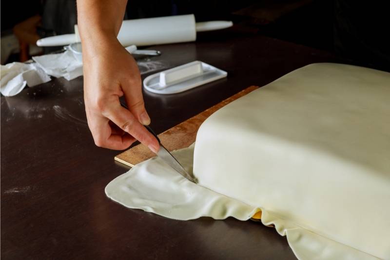 Cutting Fondant Edges